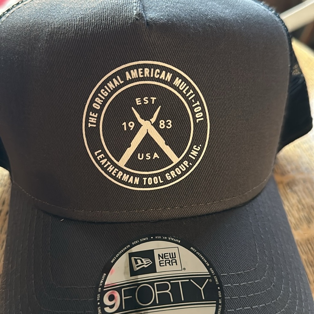 NWT Leatherman logo Trucker snap back hat. Dark gray with black mesh back. - Picture 4 of 4